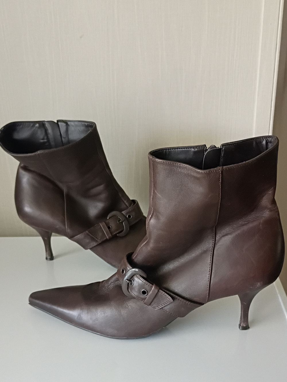 Vintage Kitten Heel Gianni Bini Dark Brown Leather Pointed-Toe Ankle Boot